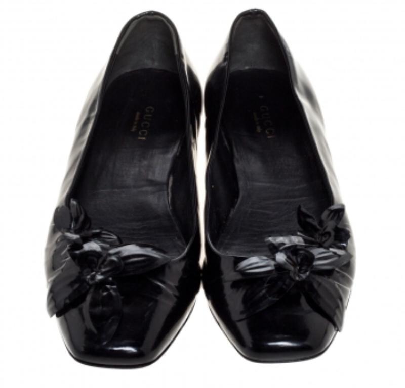 Women's Gucci Black Patent Leather Flower Embellished Ballet Flats Size 37 For Sale