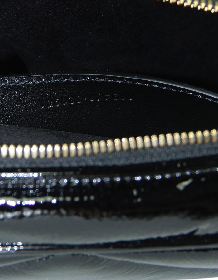 Gucci - Sac à bandoulière Marmont en cuir verni noir GG en vente 3