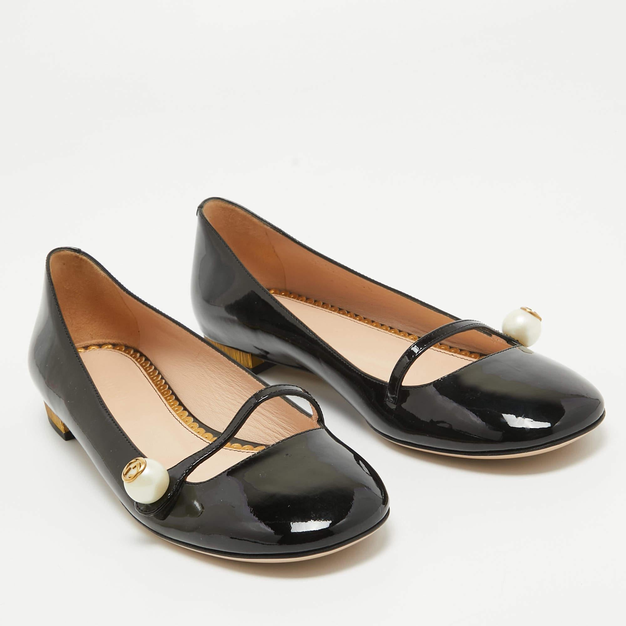 Gucci Black Patent Leather GG Pearl Embellished Ballet Flats Size 37.5 In Excellent Condition In Dubai, Al Qouz 2