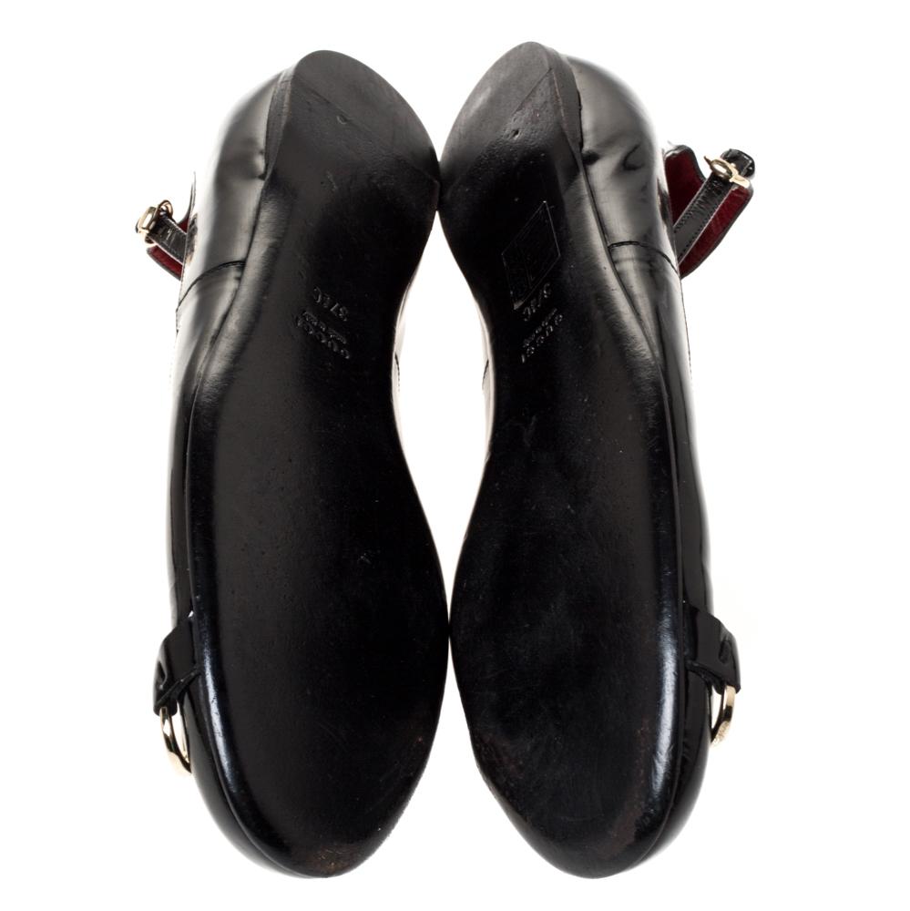 Gucci Black Patent Leather Horsebit Ankle Strap Ballet Flats Size 37.5 In Good Condition In Dubai, Al Qouz 2