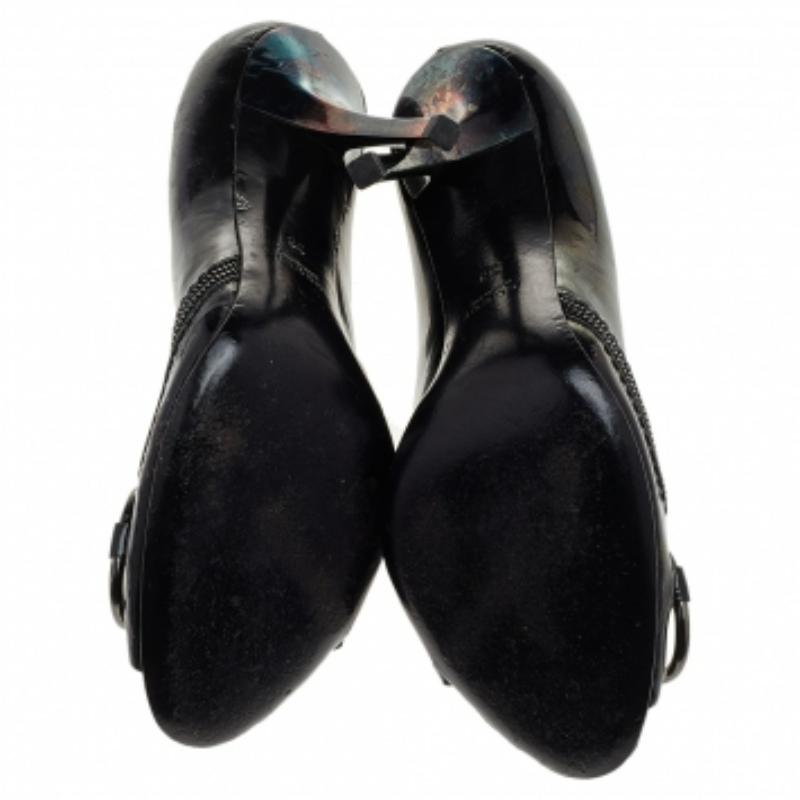 Gucci - Escarpins peep toes en cuir verni noir Taille 38 État moyen - En vente à Dubai, Al Qouz 2