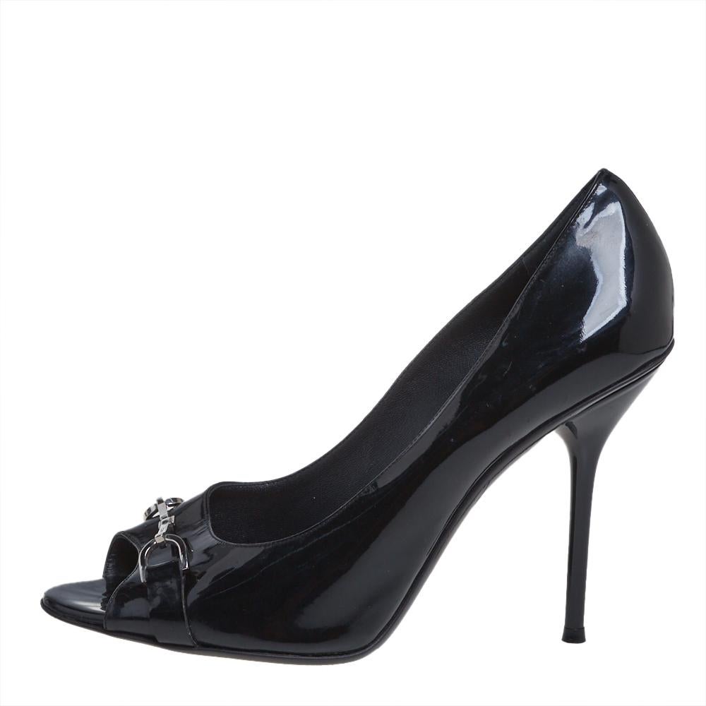 Featuring a chic, minimalist design, these pumps from Gucci are easy to style with most of your outfits. Glossy patent leather uppers showcase the signature Horsebit in silver-tone for a signature touch. High stiletto heels and peep toes form a