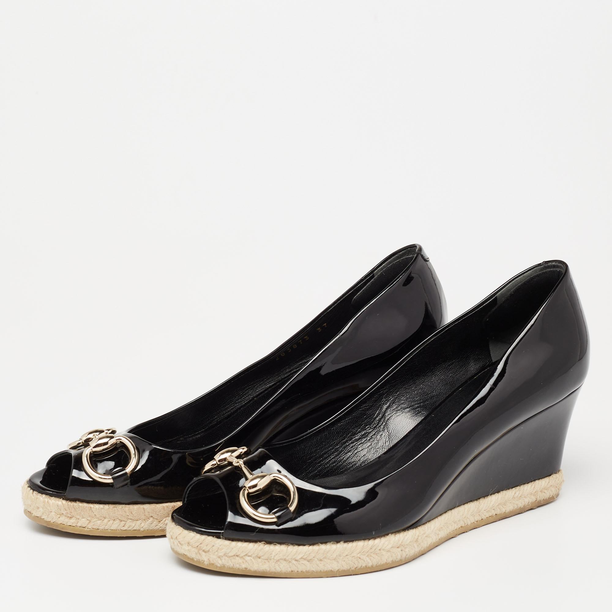 Gucci's timeless aesthetic and stellar craftsmanship in shoemaking is evident in these stunning pumps. Crafted from patent leather in a black shade, they are topped with the signature Horsebit accent and mounted on wedge heels for the right amount