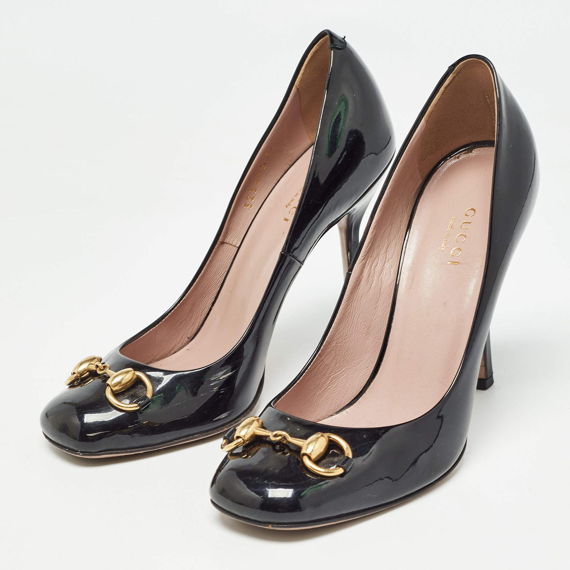 Discover footwear elegance with these Gucci womens pumps. Meticulously designed these heels marry fashion and comfort ensuring you shine in every setting.
