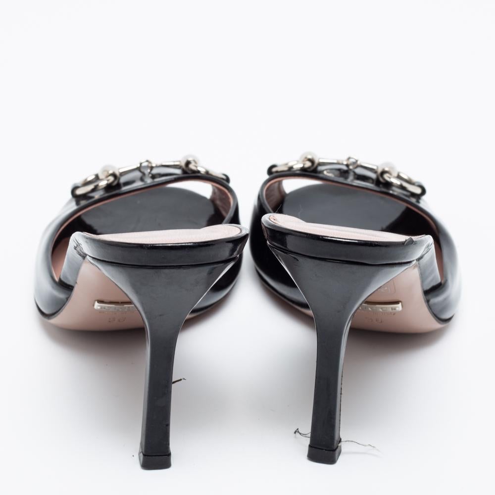 Gucci Black Patent Leather Horsebit Slide Sandals Size 36 In Good Condition In Dubai, Al Qouz 2