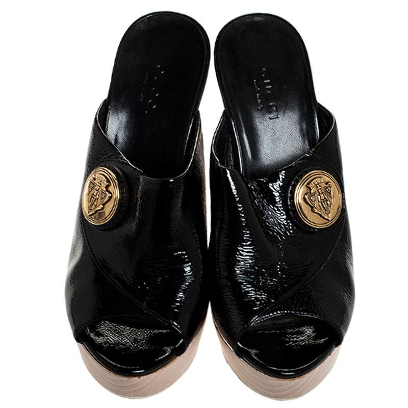 Gucci Black Patent Leather Hysteria Platform Clogs Size 35 In Good Condition In Dubai, Al Qouz 2