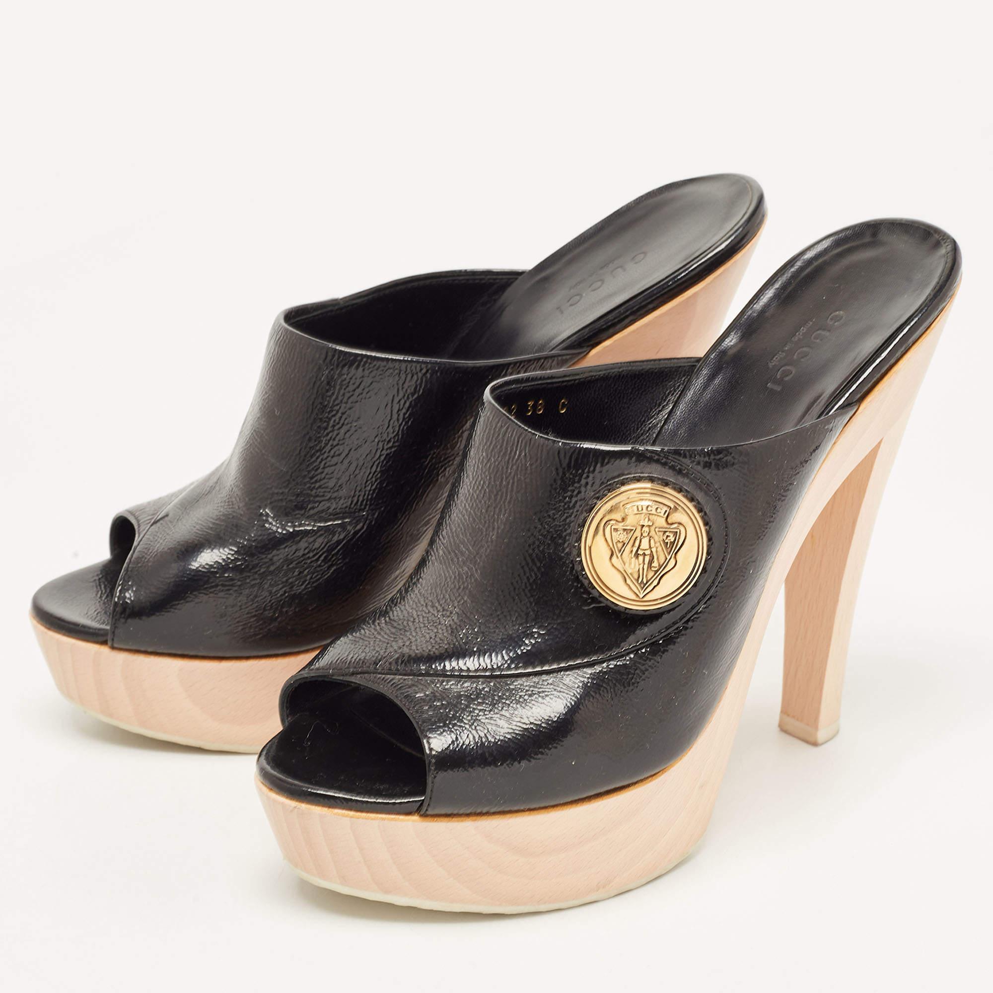 Beige Gucci Black Patent Leather Hysteria Platform Open Toe Slide Sandals Size 38 For Sale