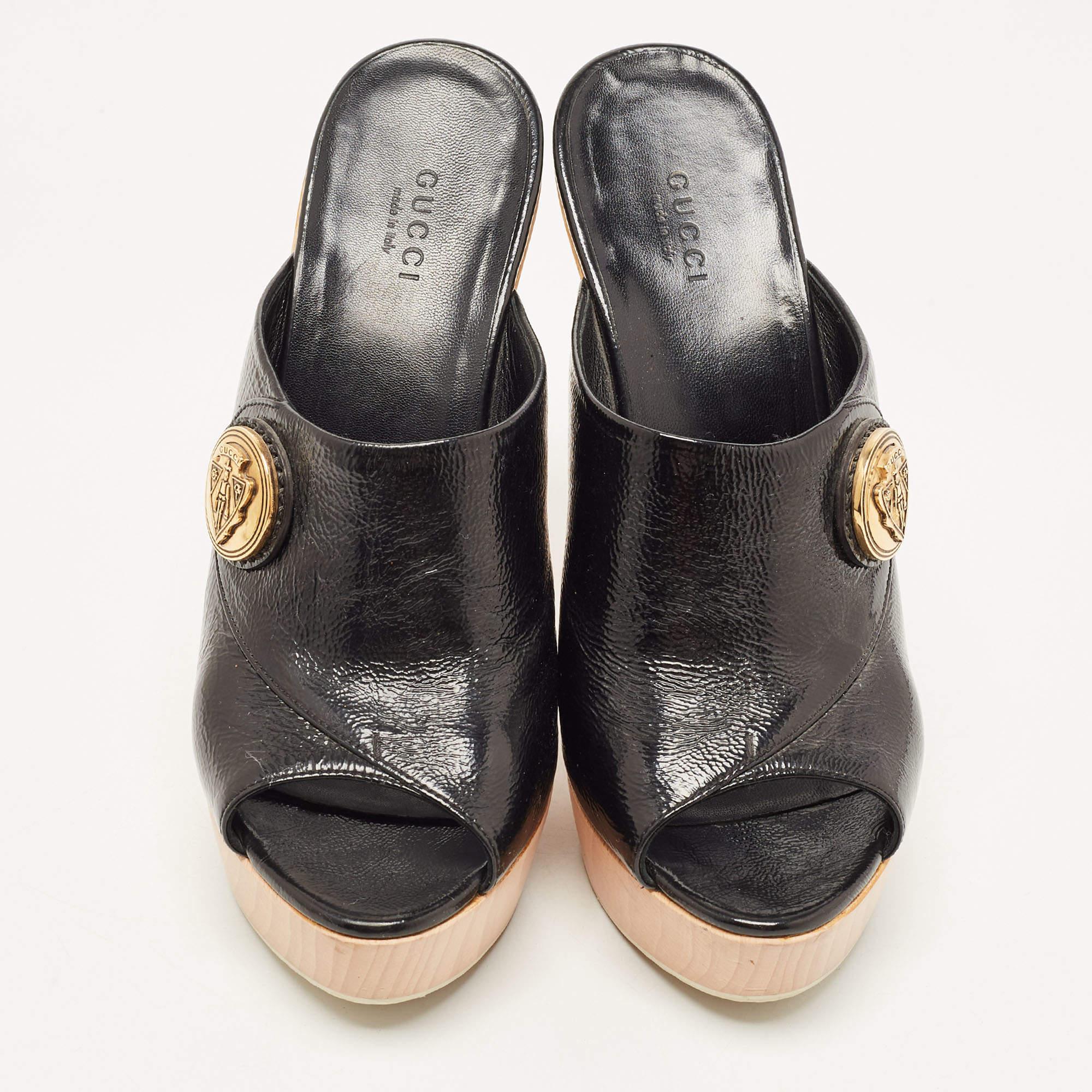 Gucci Black Patent Leather Hysteria Platform Open Toe Slide Sandals Size 38 In Good Condition For Sale In Dubai, Al Qouz 2