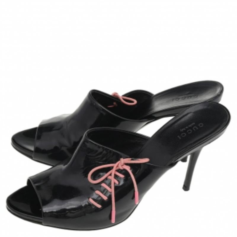 Nero Gucci, vernice nera, dettaglio allacciatura Peep Toe Mules taglia 39 in vendita