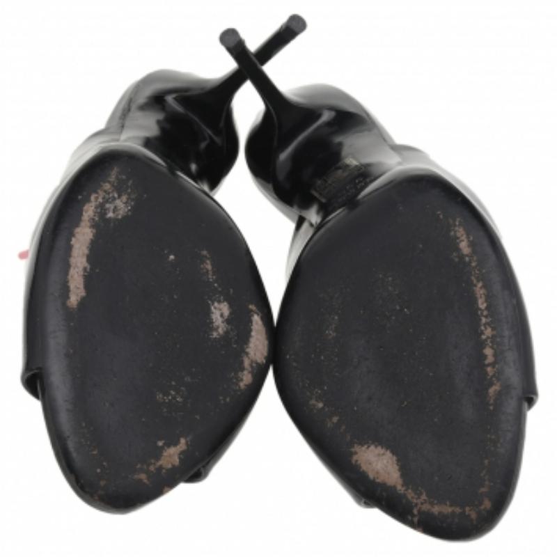 Gucci, vernice nera, dettaglio allacciatura Peep Toe Mules taglia 39 in vendita 1
