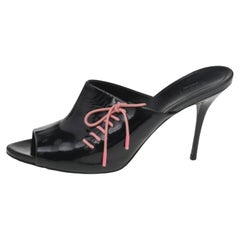 Gucci, vernice nera, dettaglio allacciatura Peep Toe Mules taglia 39