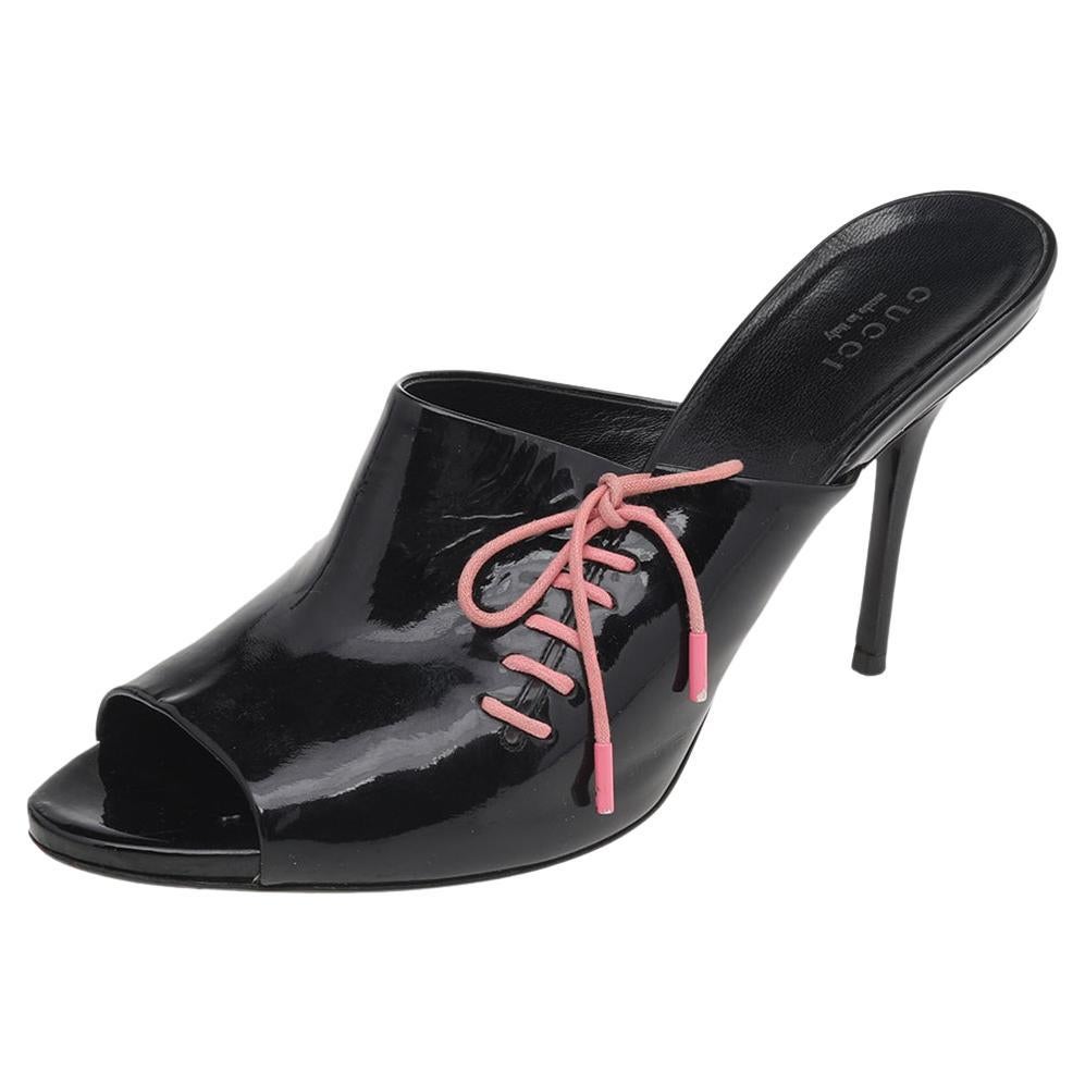 Gucci Black Patent Leather Lace Up Detail Peep Toe Mules Size 39 For Sale