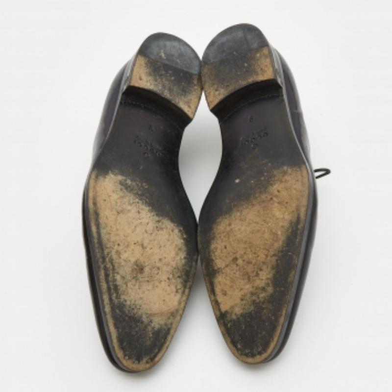 Troverai questo paio di oxford Gucci da uomo un'aggiunta essenziale alla tua collezione di scarpe. Realizzate in modo impeccabile, le scarpe sono costruite per darti un look raffinato.