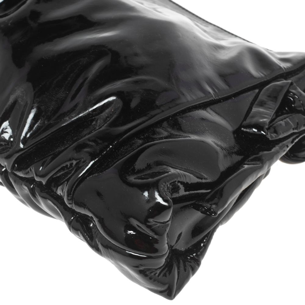 Gucci Black Patent Leather Large Hysteria Clutch In Good Condition In Dubai, Al Qouz 2