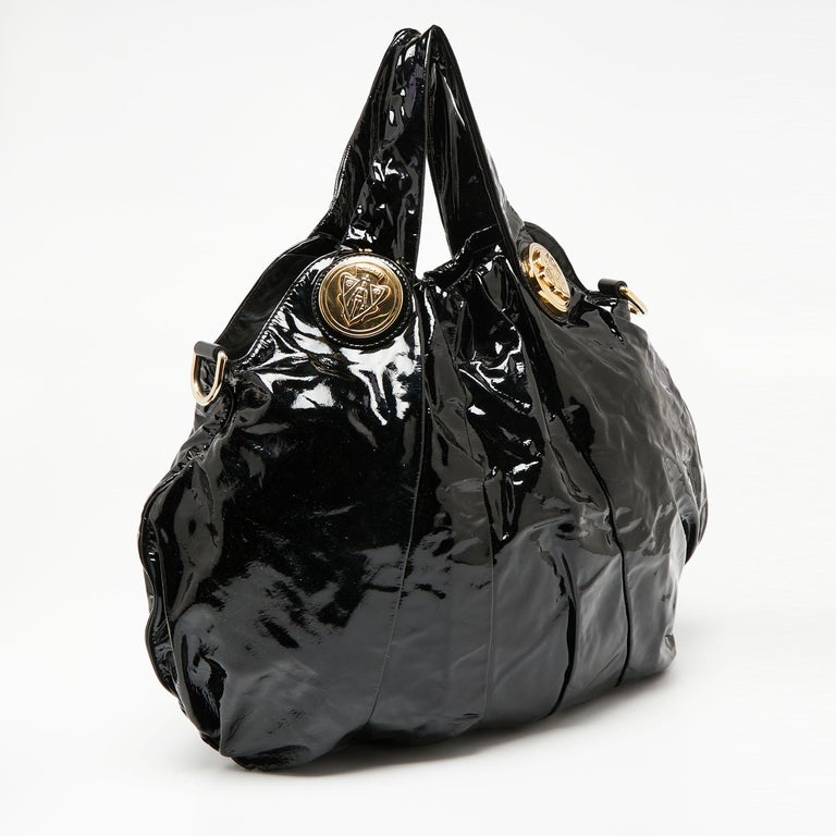 Gucci - Grand sac cabas Hysteria en cuir verni noir En vente sur 1stDibs
