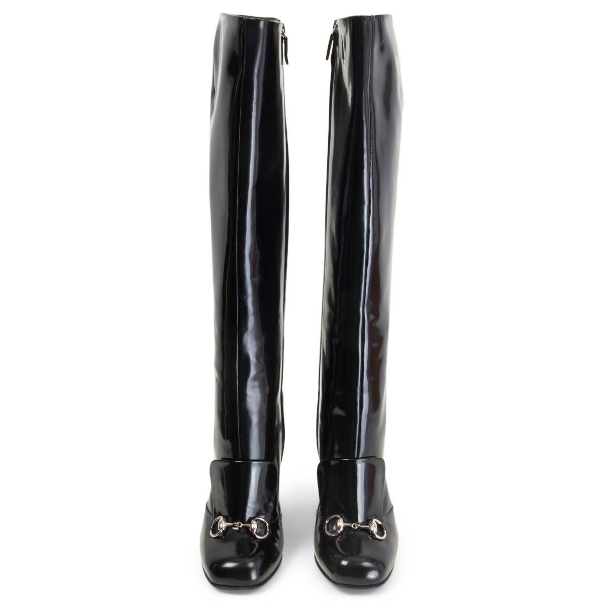 100% authentic Gucci Lillian knee-high boots in black glossy finished patent leather featuring silver-tone horsebit detailing. Open with hidden zip fastening on the inside and come with a chunky heel. Have been worn once inside and are in excellent