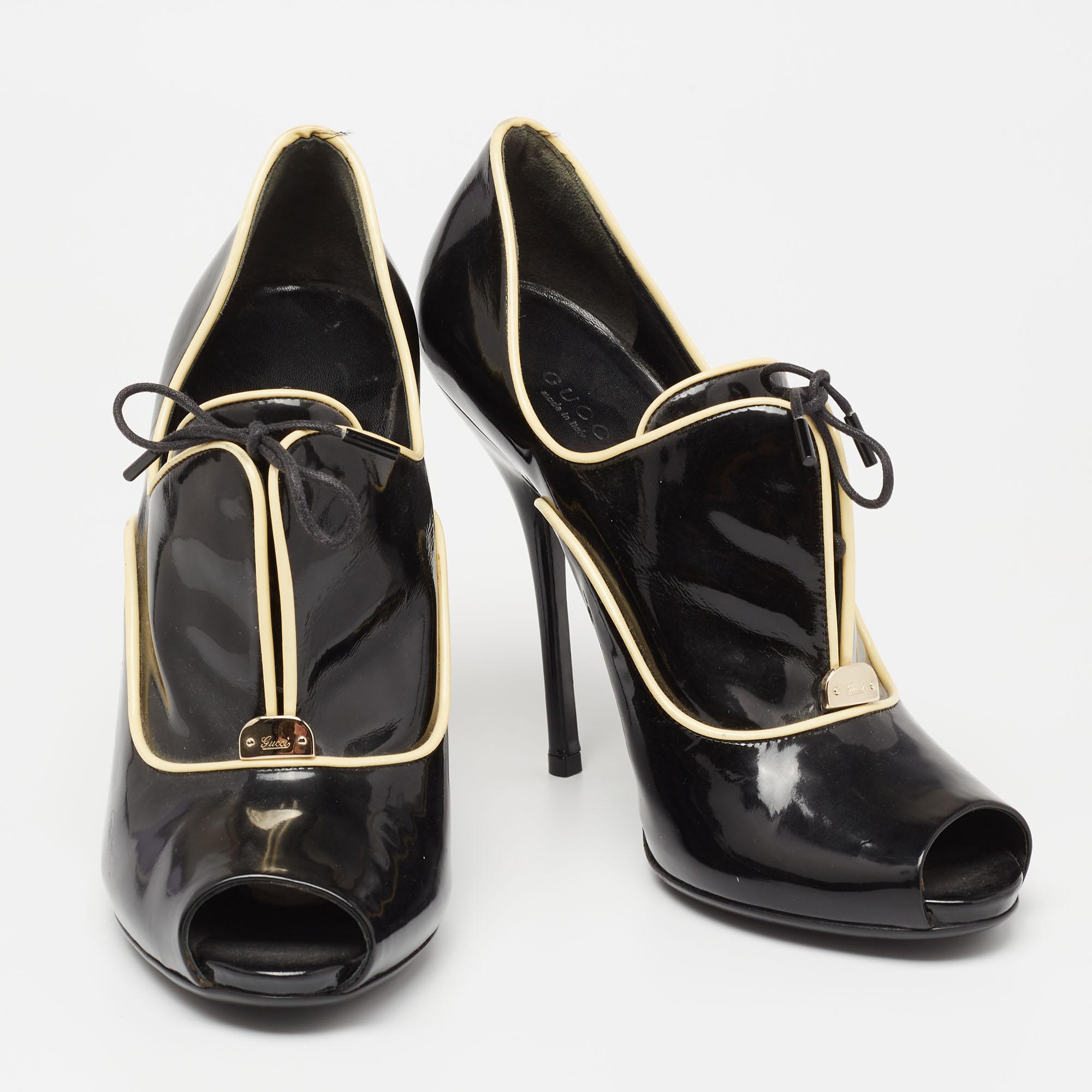 Gucci Black Patent Leather Newton Peep-Toe Ankle Booties Size 39.5 In Good Condition In Dubai, Al Qouz 2