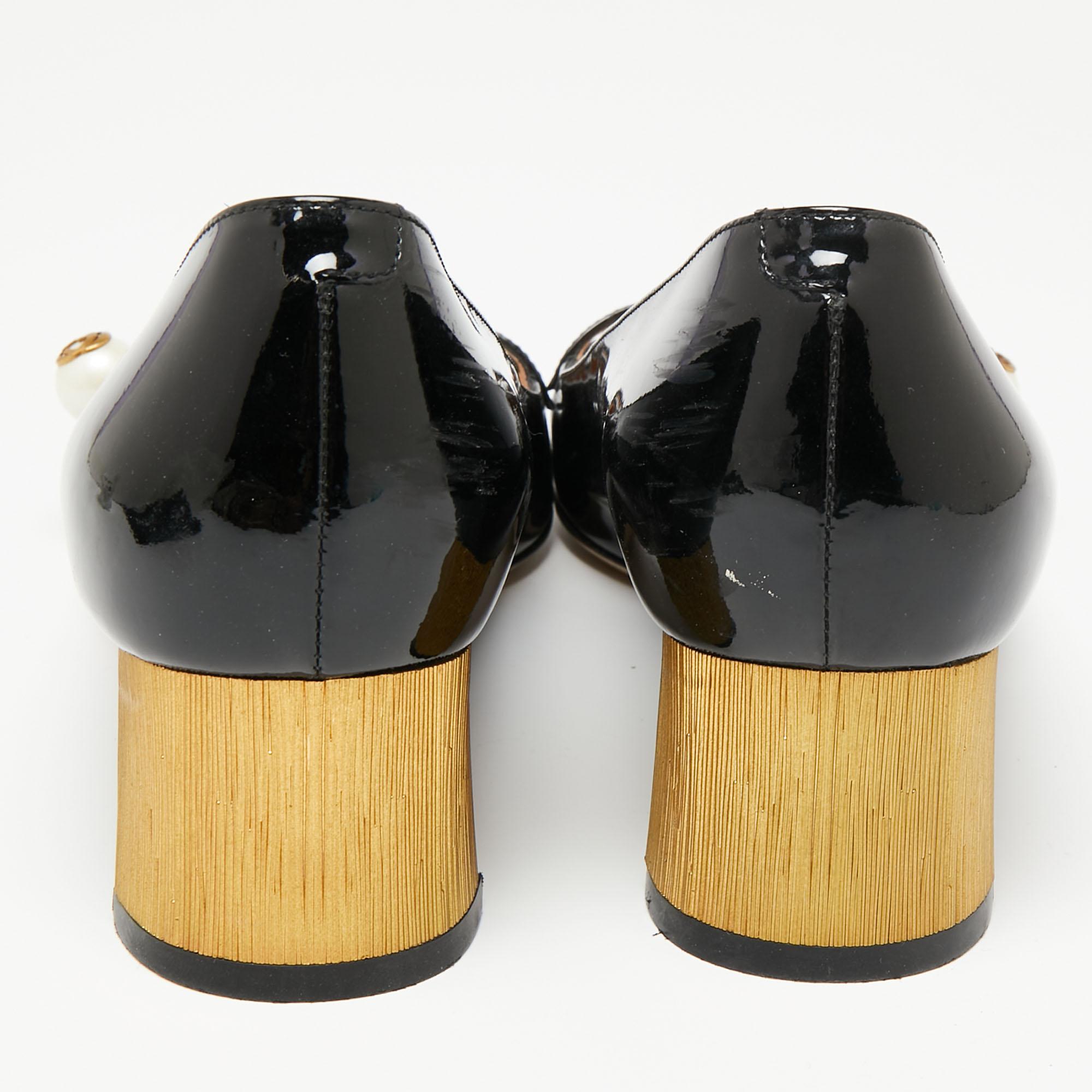 Gucci Black Patent Leather Pearl Embellished Block Heel Pumps Size 39.5 In Good Condition In Dubai, Al Qouz 2