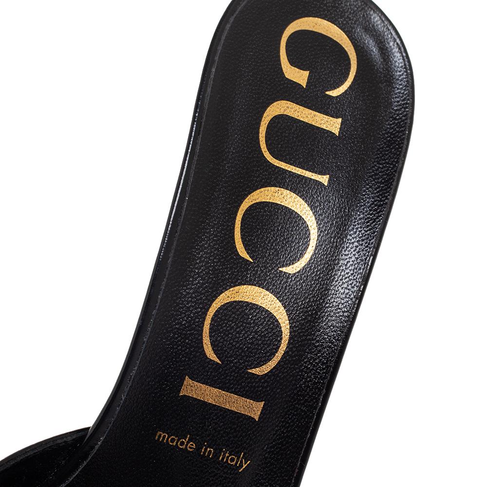 These Gucci sandals for women are ideal for both formal and casual settings, thanks to their timeless allure. Crafted from patent leather in a black shade, they are shaped into an open-toe silhouette and feature a bare-back design. The mule sandals