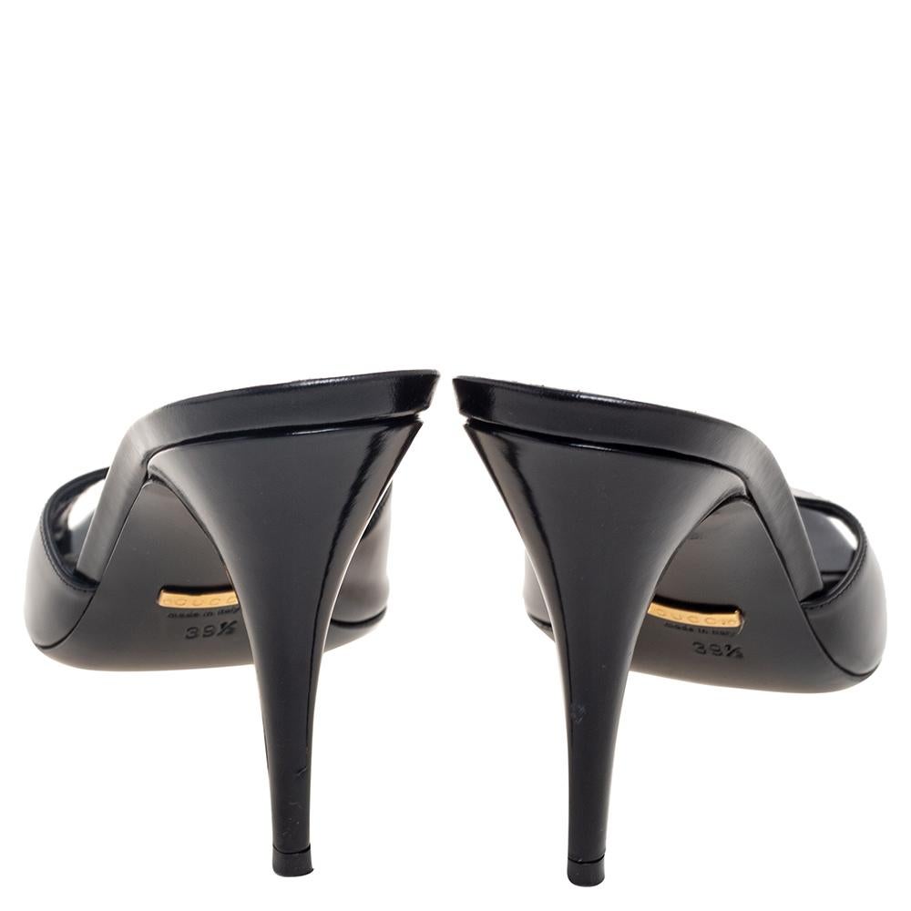 Gucci Black Patent Leather Peep Toe Mules Size 39.5 In Good Condition In Dubai, Al Qouz 2