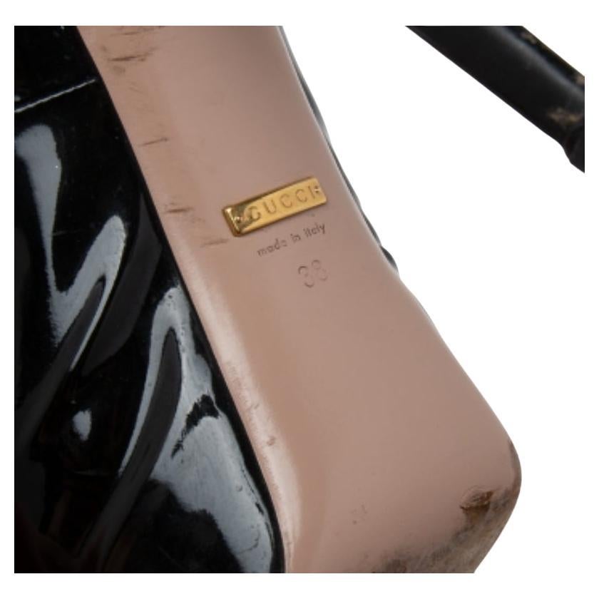 Il y a des chaussures qui résistent à l'épreuve du temps et des cycles de la mode, ces indémodables escarpins Gucci sont ceux-là. Confectionnées en cuir verni dans une teinte noire, elles sont dotées de découpes épurées, de peep-toes et de talons