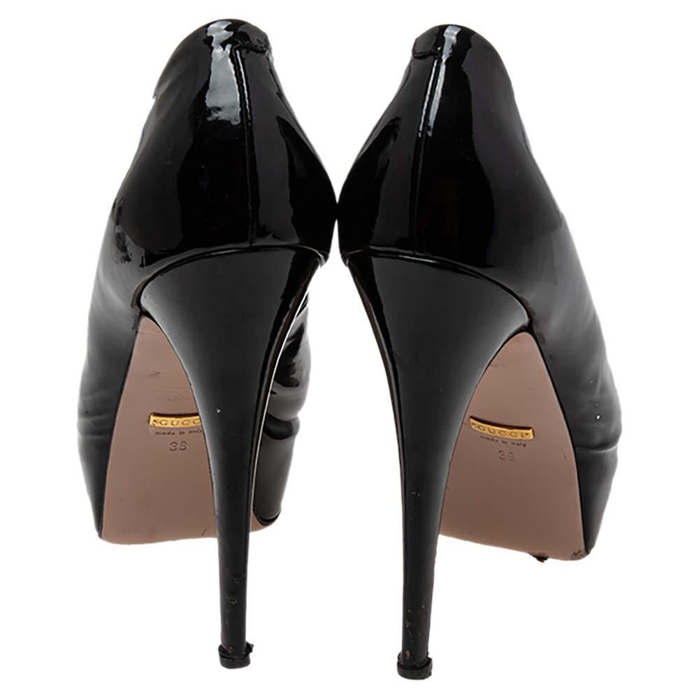 Gucci Black Patent Leather Peep-Toe Pumps Size 38 In Good Condition For Sale In Dubai, Al Qouz 2