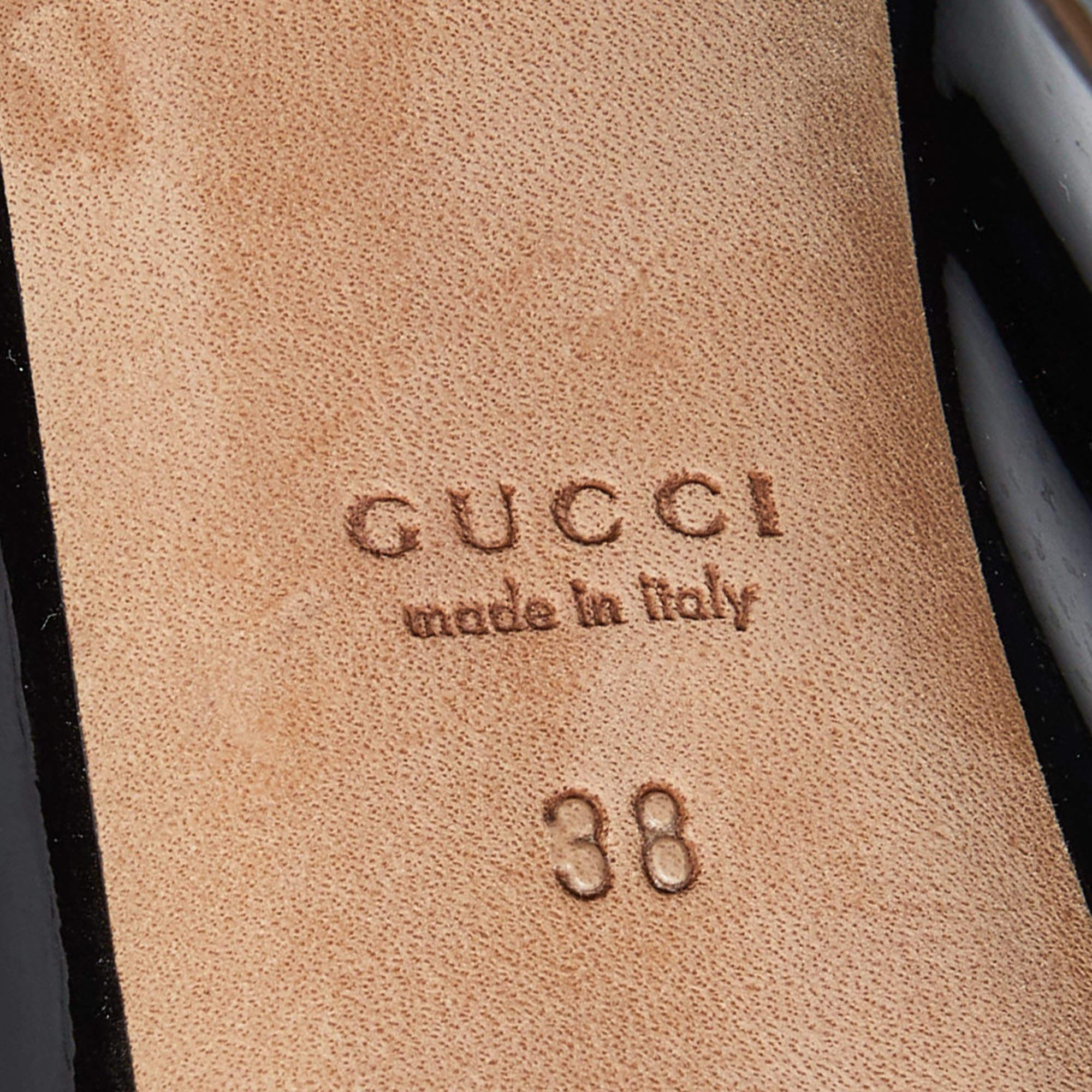 Gucci Schwarze Peep Toe Slingback-Sandalen aus Lackleder Größe 38 im Angebot 4