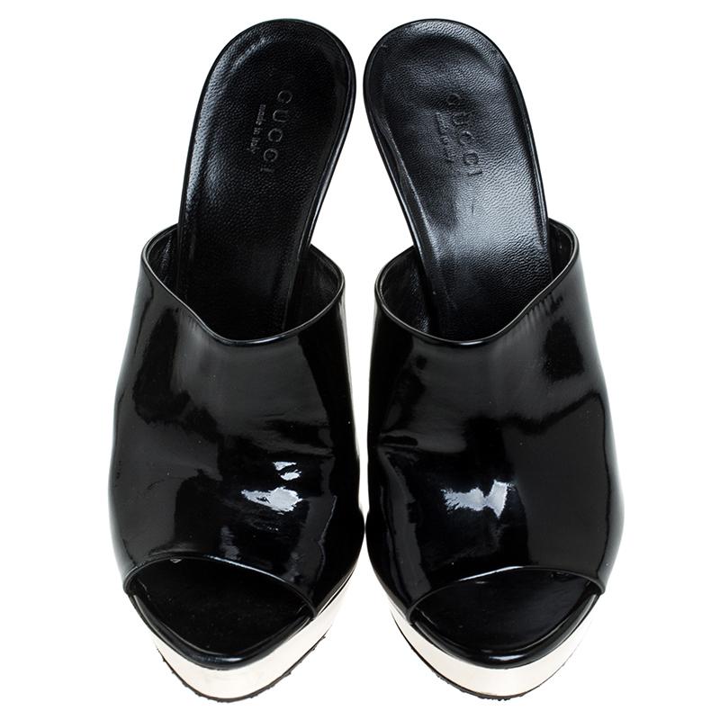 One look at these lovely mule sandals and you are sure to grab them right away! These black Gucci sandals are crafted from patent leather and feature an open toe silhouette. They flaunt comfortable leather-lined insoles, silver-tone hardware, 13 cm