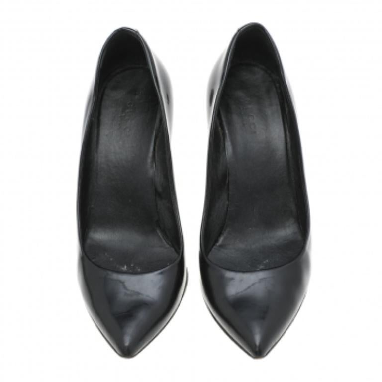 Gucci - Escarpins à bout pointu en cuir verni noir - Taille 37 État moyen - En vente à Dubai, Al Qouz 2