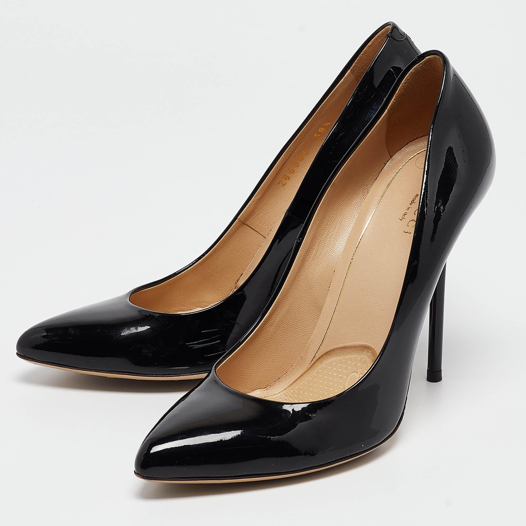 Make a chic style statement with these designer pumps. They showcase sturdy heels and durable soles perfect for your fashionable outings
