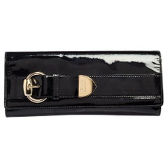 Gucci Romy-Clutch aus schwarzem Lackleder