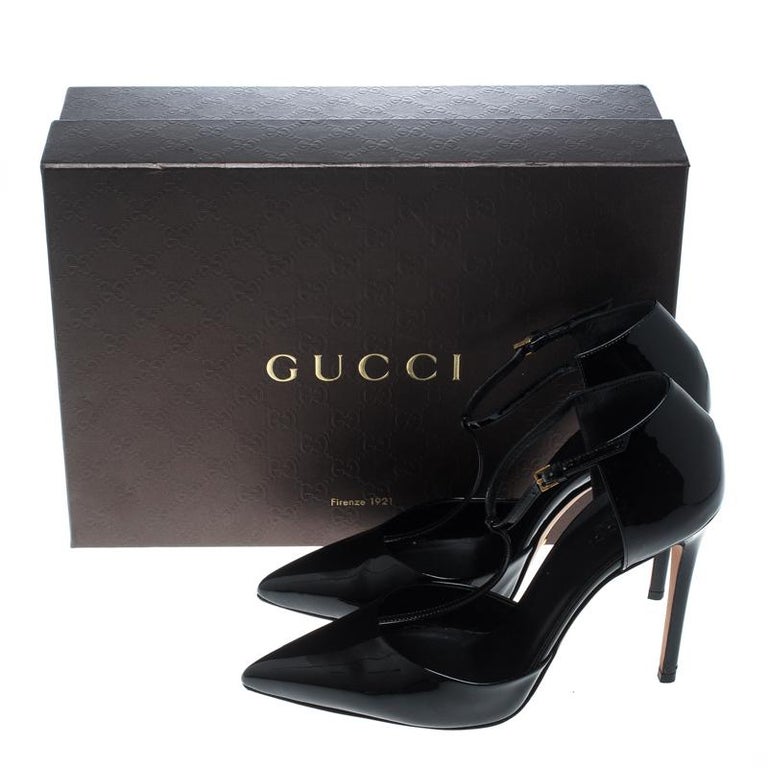 Gucci Black Patent Leather T-Strap Sandals Size 38 For Sale at 1stDibs