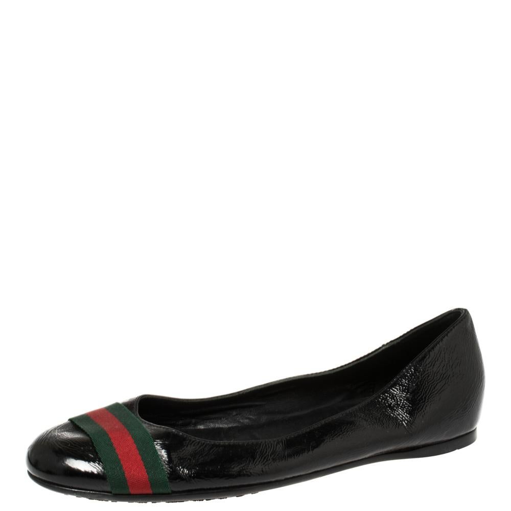 Team these impressive ballet flats from Gucci with any outfit and instantly elevate your look. Crafted from patent leather, they feature round toes, the signature Web detail on the uppers, comfortable leather insoles, and durable rubber outsoles.