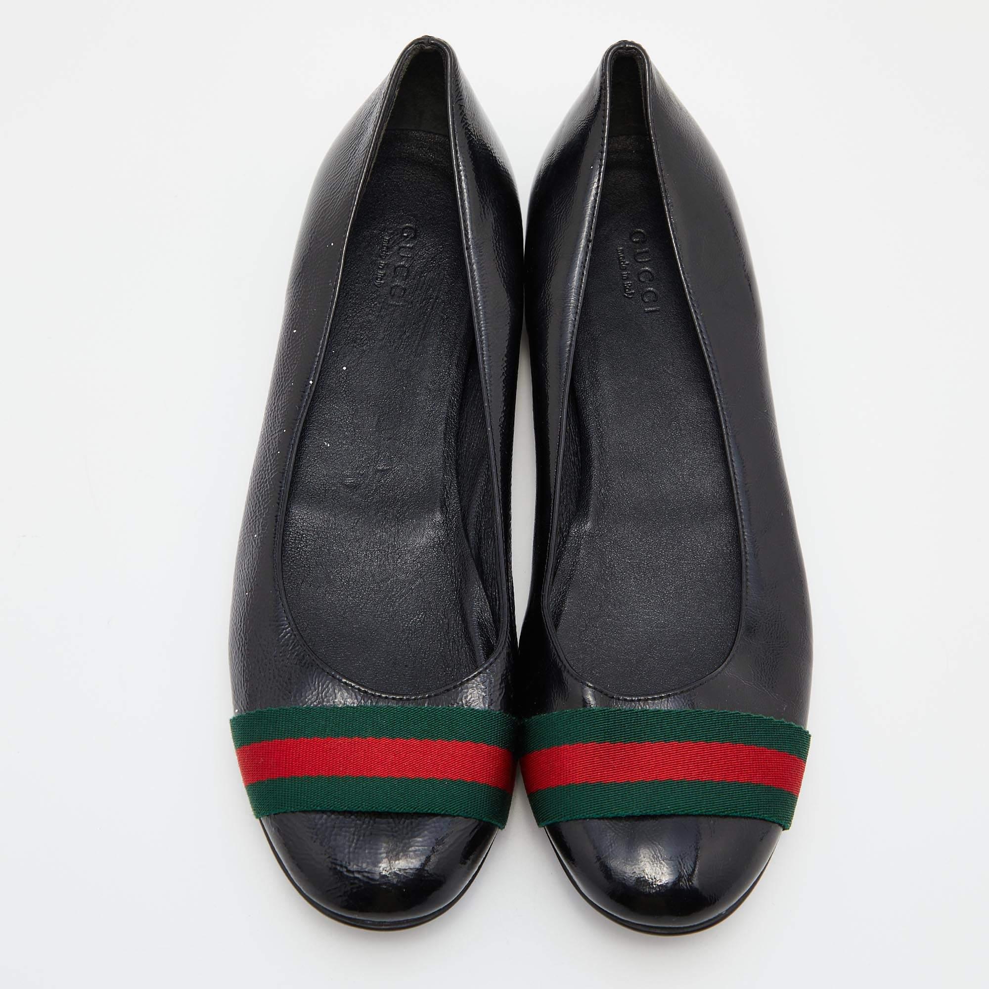 Gucci Black Patent Leather Web Stripe Ballet Flats Size 39 In Good Condition For Sale In Dubai, Al Qouz 2