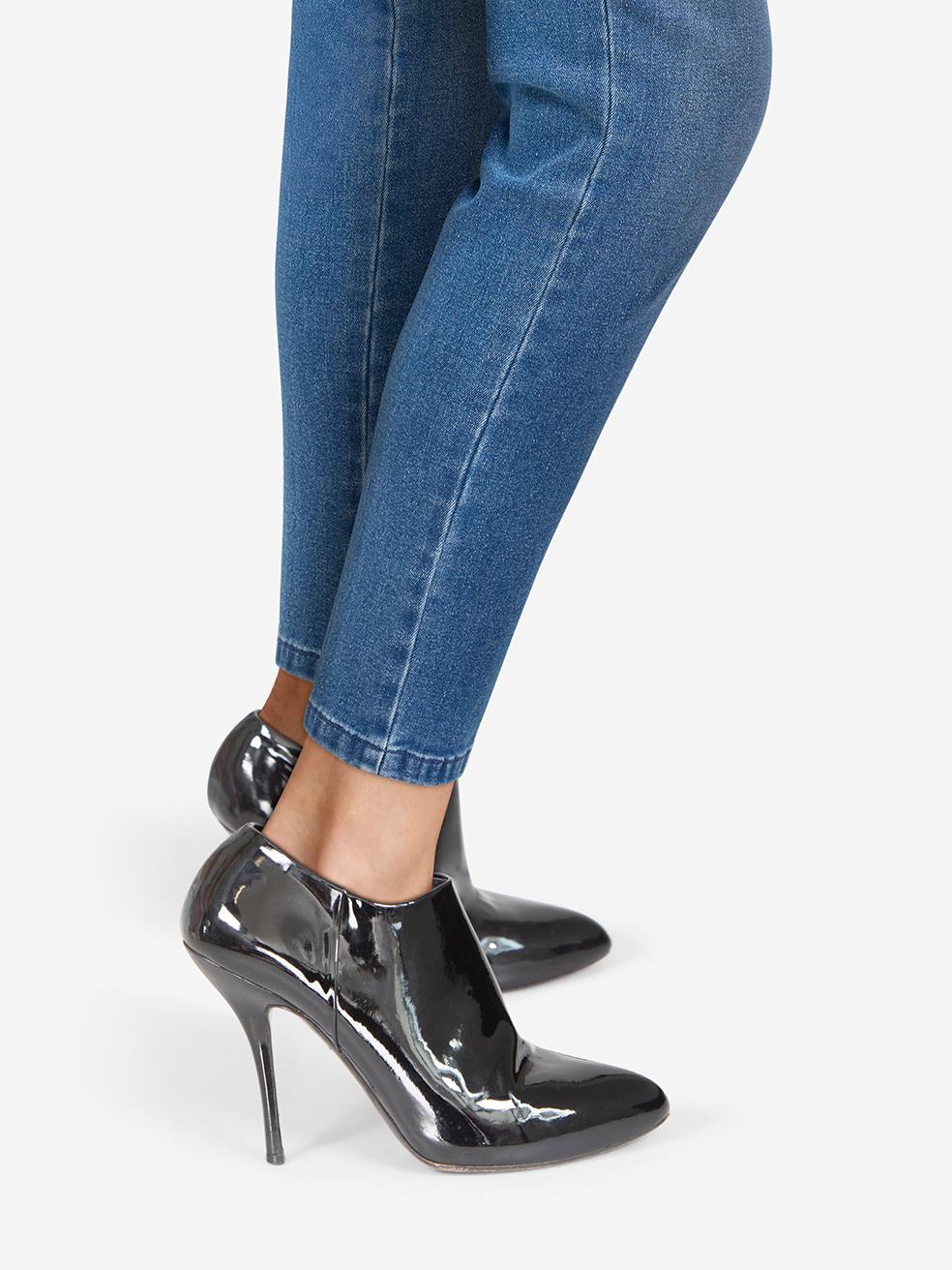CONDITION is Good. General wear to the boots is evident. Moderate abrasion to all areas of both shoes. Lifting to the leather on the left side of the left shoe. The left heel has worn away towards the middle and on both heel tips this used Gucci