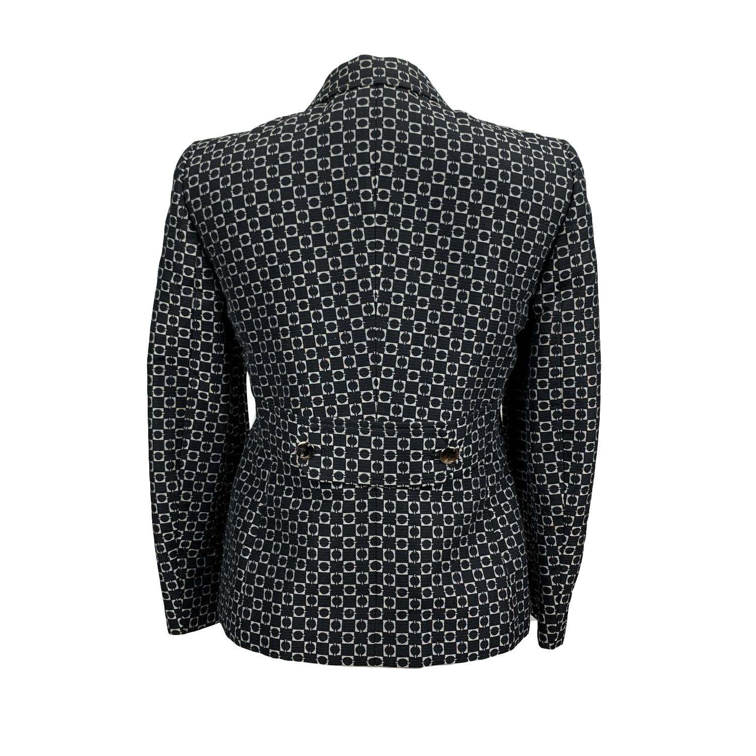 Gucci black and white patterned blazer jacket. Contrast geometric pattern. Composition: 80% Cotton, 20% Silk. Black silky lining. Half-belt on the back. Frony button closure. Designer's buttons. Asymmetric front flap pockets. Size: 40 IT (The size