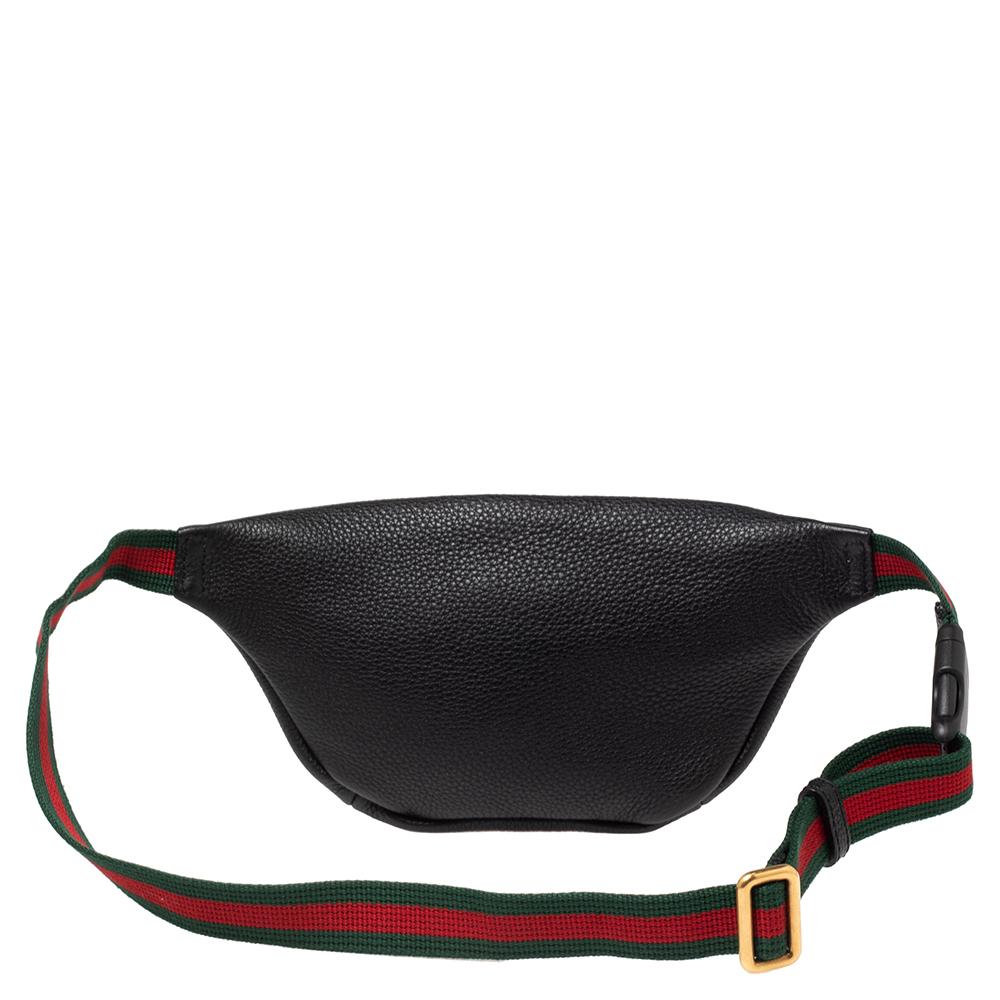 This Gucci belt bag brings a practical and modish take. Crafted from black pebbled leather, it is equipped with gold-tone hardware and an adjustable waist belt. The zip closure opens to a canvas-lined interior and the front is adorned with the