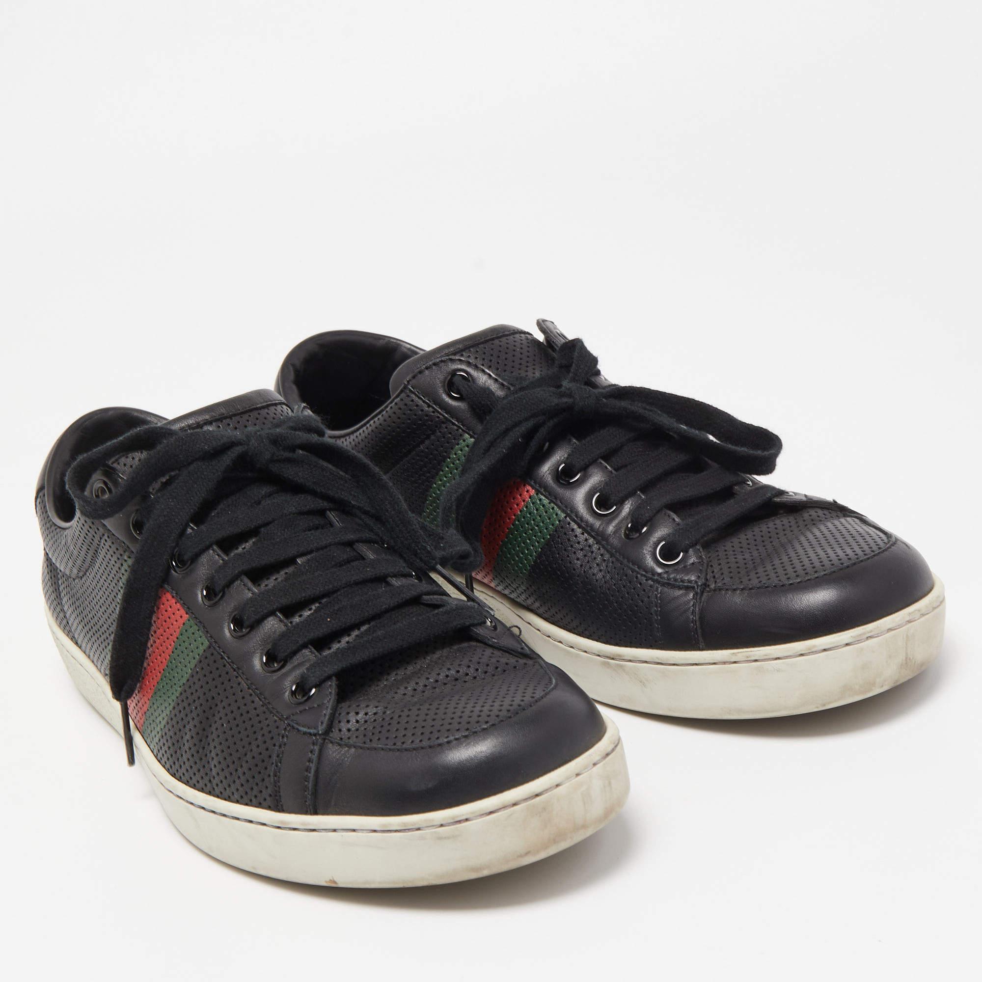Elevate your footwear game with these Gucci sneakers. Combining high-end aesthetics and unmatched comfort, these sneakers are a symbol of modern luxury and impeccable taste.


