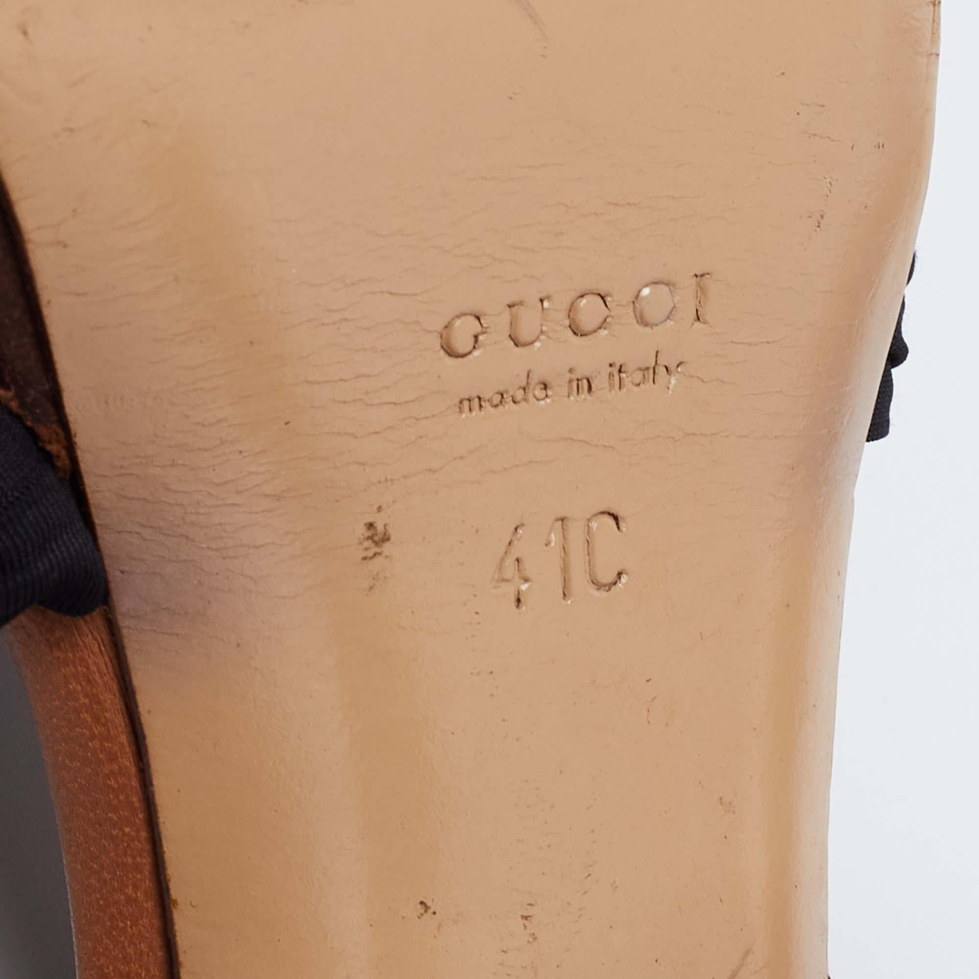Gucci Black Pleated Fabric Platform Sandals Size 41 In Good Condition For Sale In Dubai, Al Qouz 2