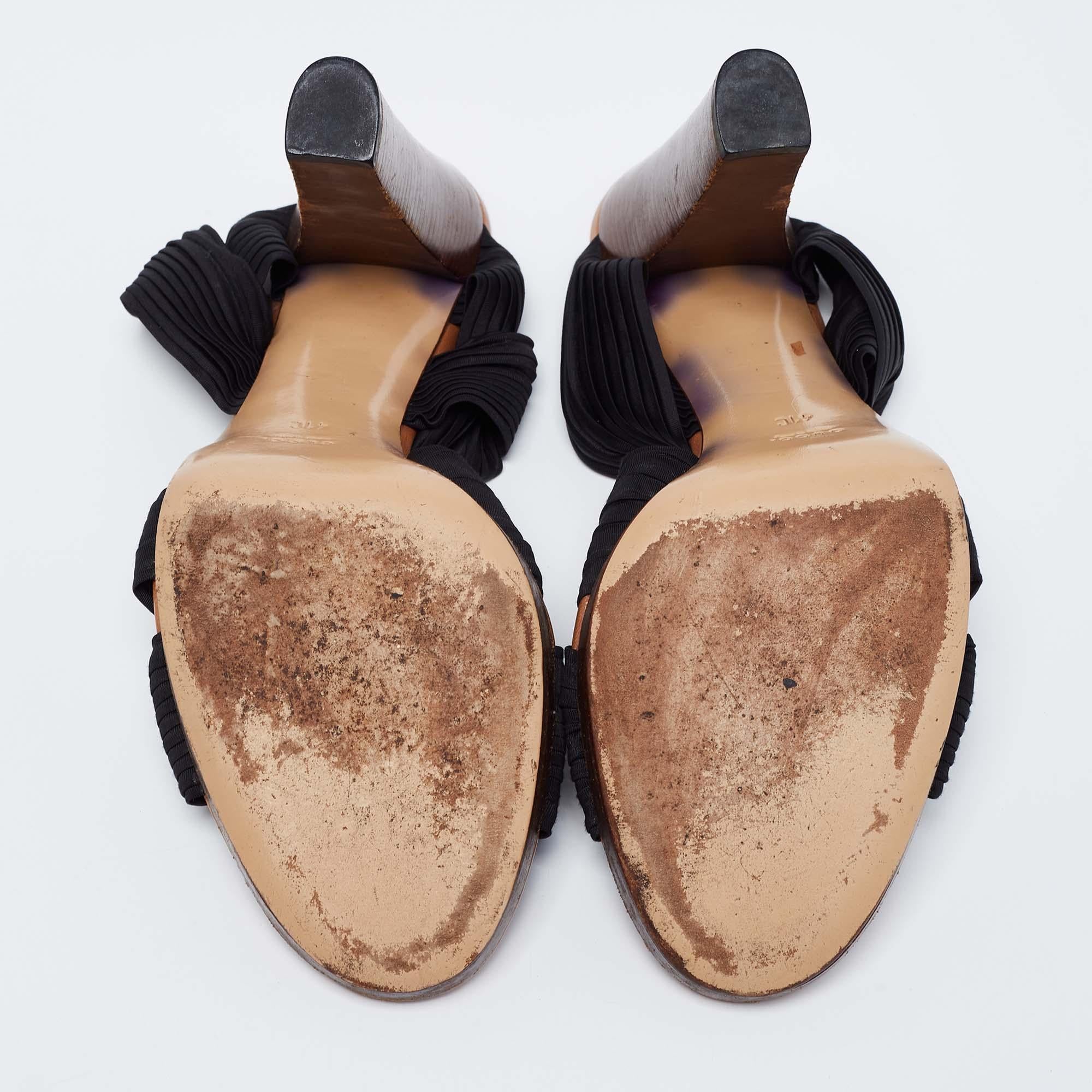 Women's Gucci Black Pleated Fabric Platform Sandals Size 41 For Sale