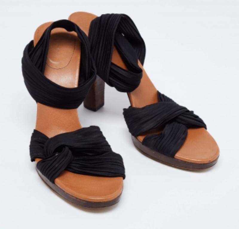 Gucci Sandales à plateforme en tissu plissé noir Taille 41 en vente 1