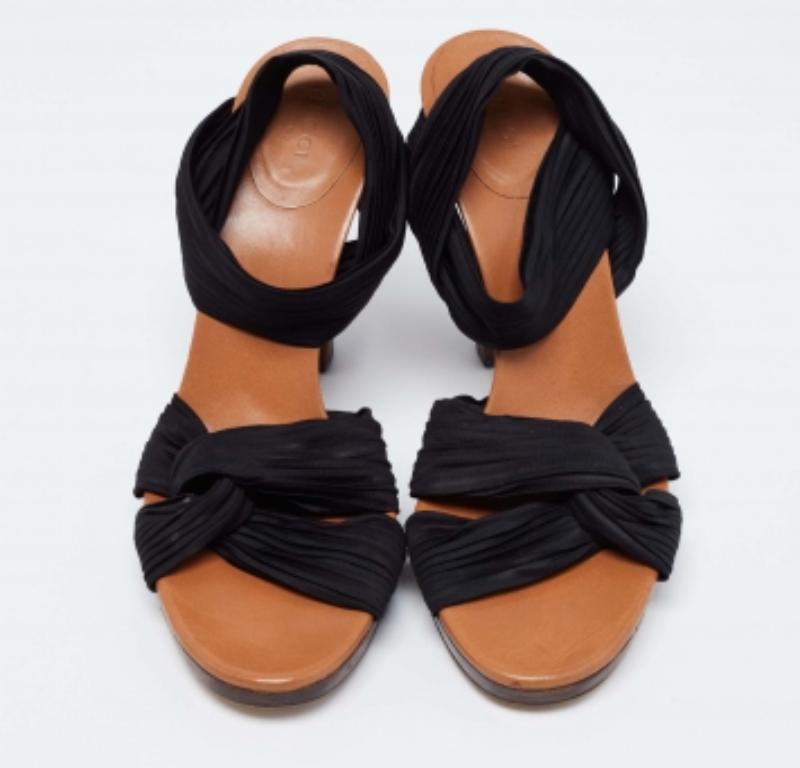 Gucci Sandales à plateforme en tissu plissé noir Taille 41 en vente 2