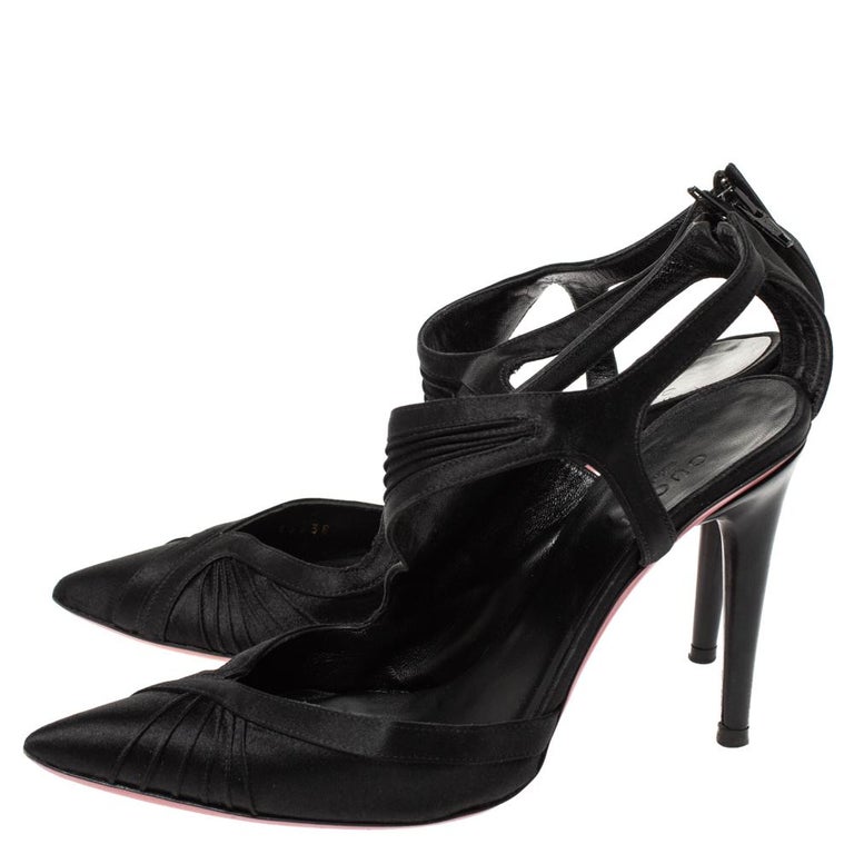 Gucci Black Pleated Satin Pointed Toe Sandals Size 35 For Sale at 1stDibs