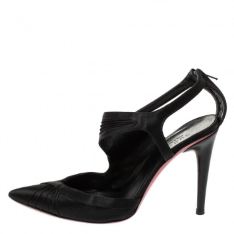 Sandales à bout pointu en satin plissé de Gucci, noir, taille 35 en vente 2