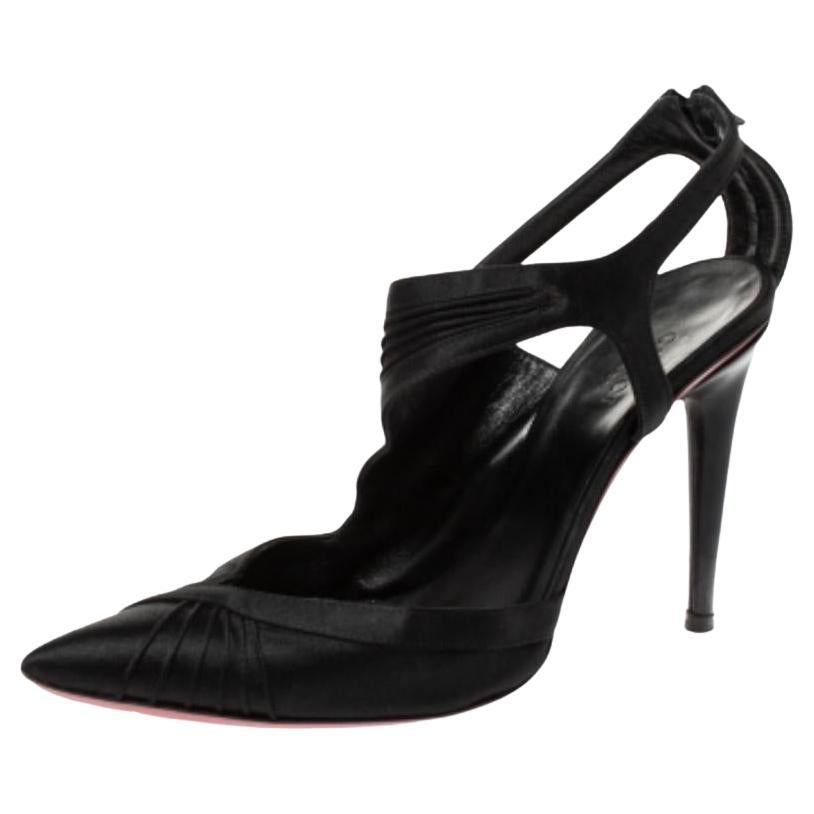 Sandales à bout pointu en satin plissé de Gucci, noir, taille 35