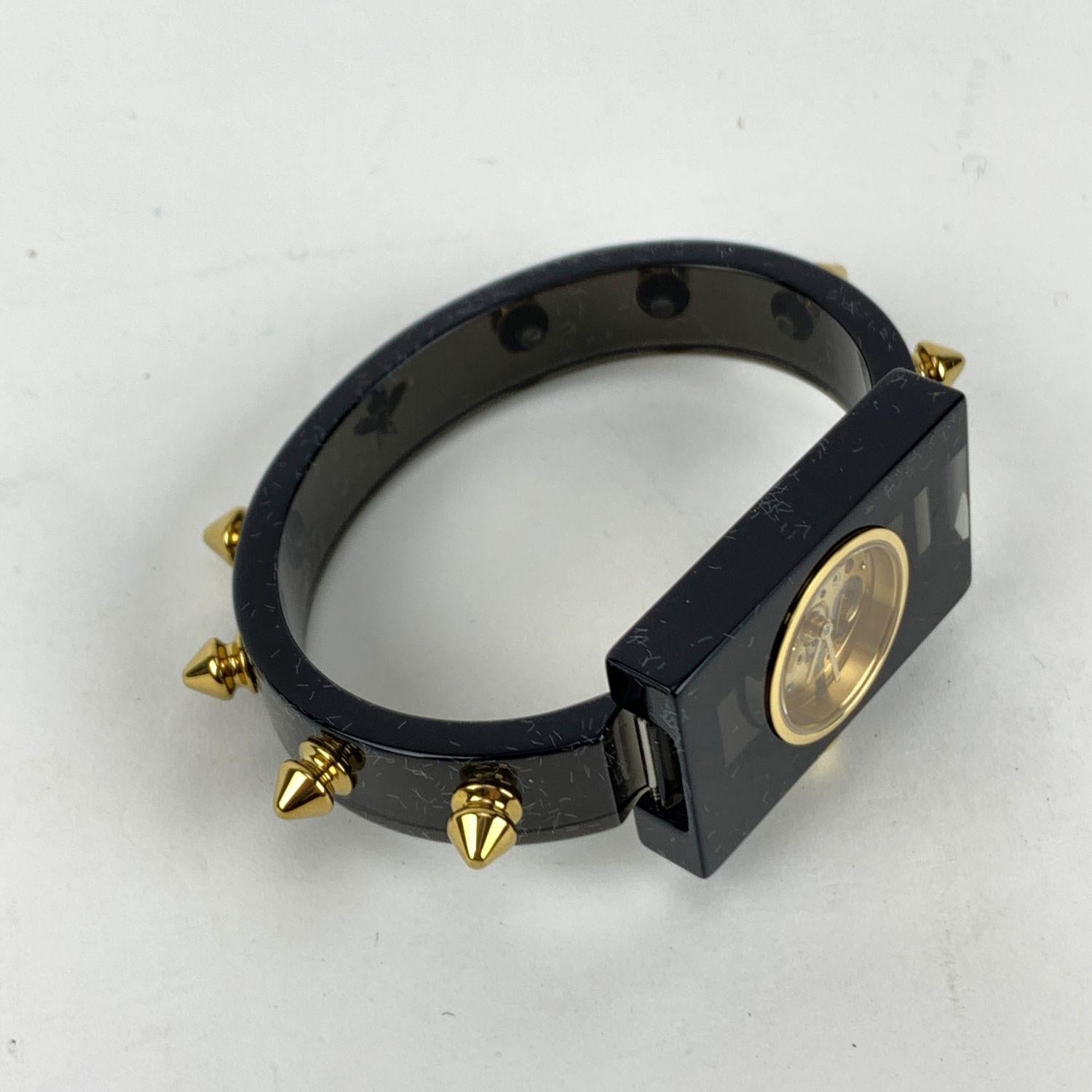 Gucci Black Plexi Watch 1435 Skeleton Gold Studs Never Worn In New Condition In Rome, Rome