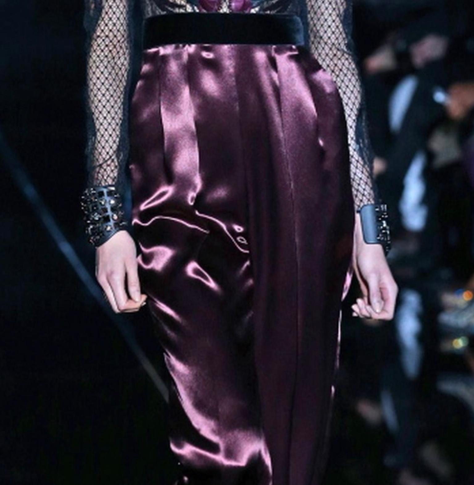 Brazalete Gucci de plexiglás negro y cristal enjoyado, Colección Pasarela 2013 en venta 13