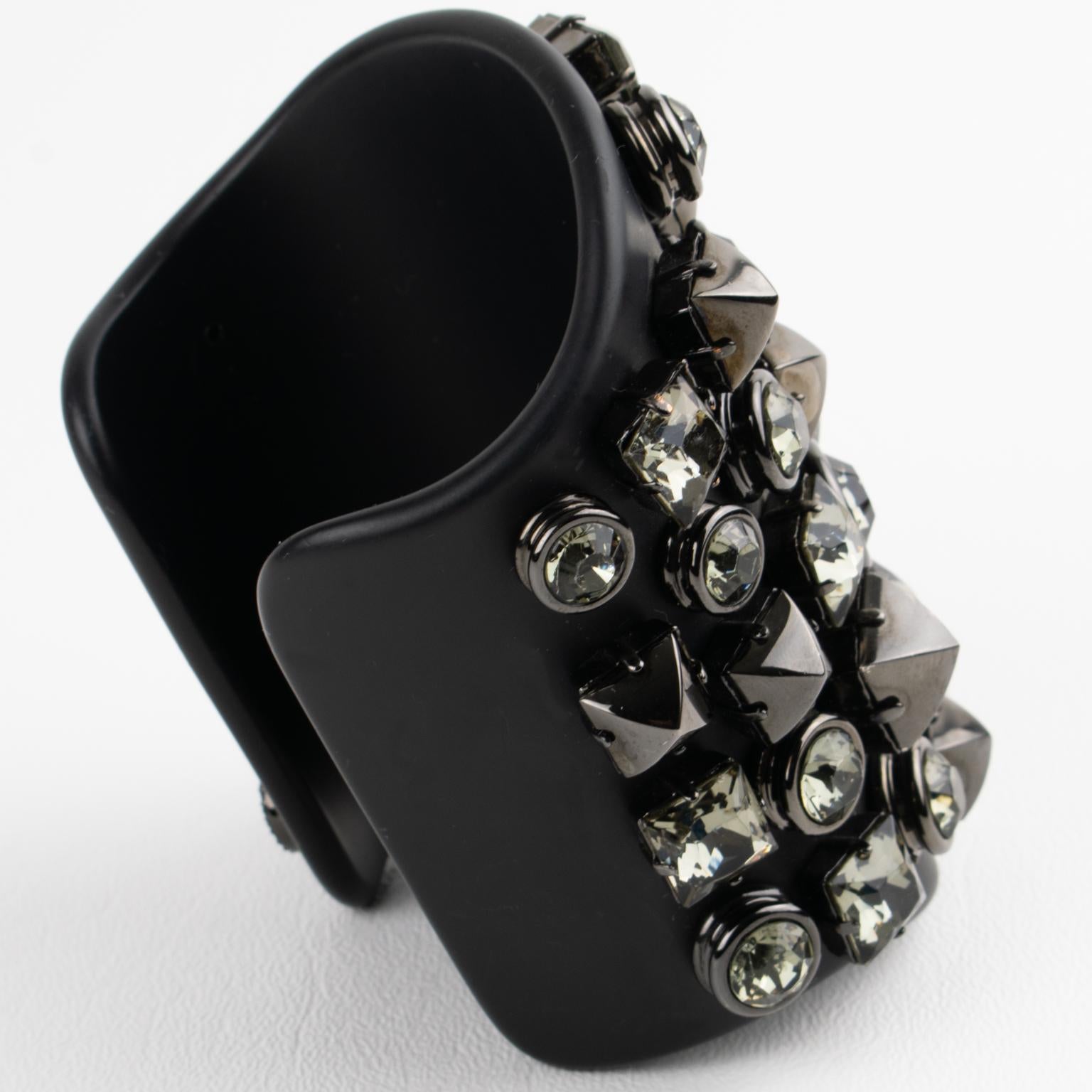 Brazalete Gucci de plexiglás negro y cristal enjoyado, Colección Pasarela 2013 Moderno en venta