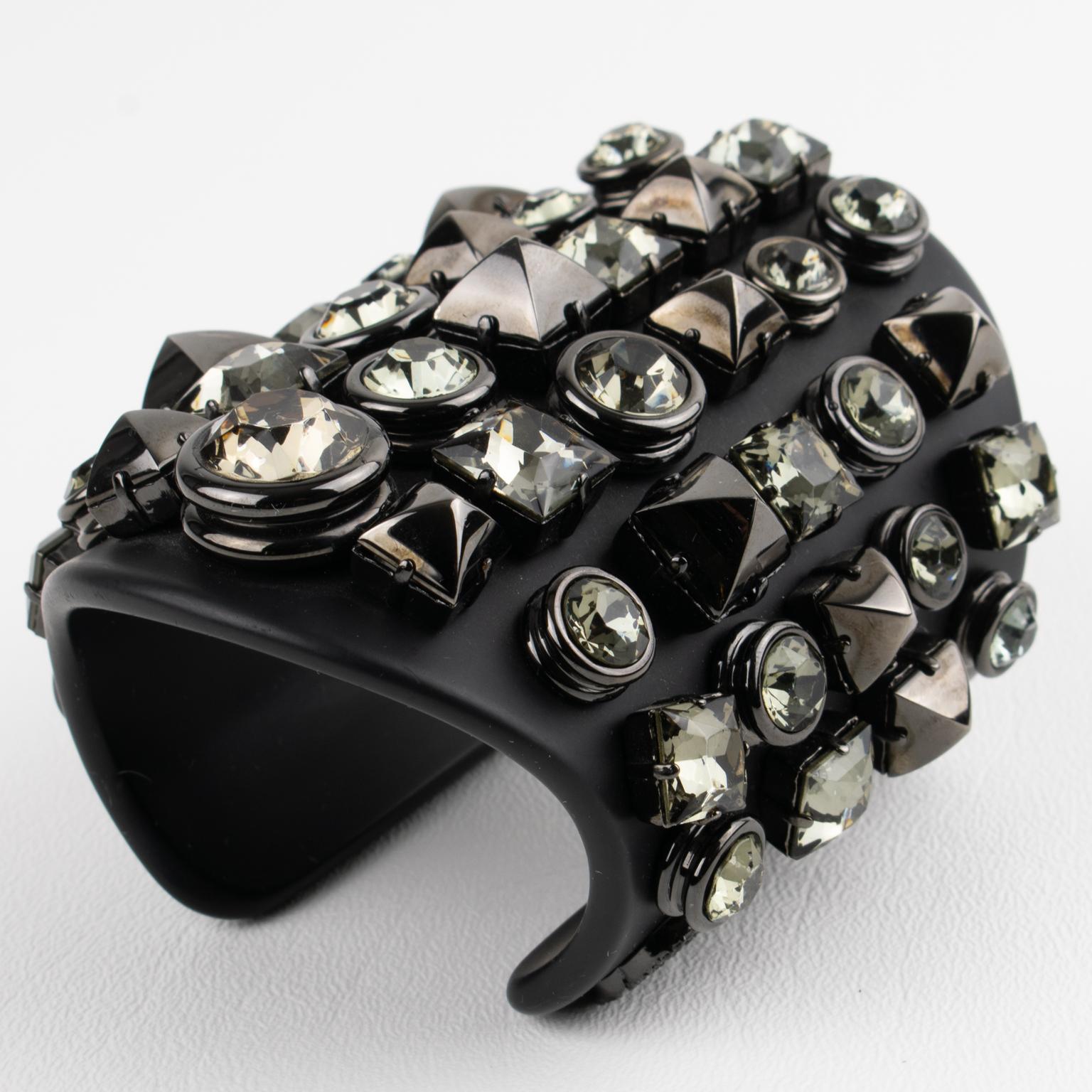 Brazalete Gucci de plexiglás negro y cristal enjoyado, Colección Pasarela 2013 en venta 2