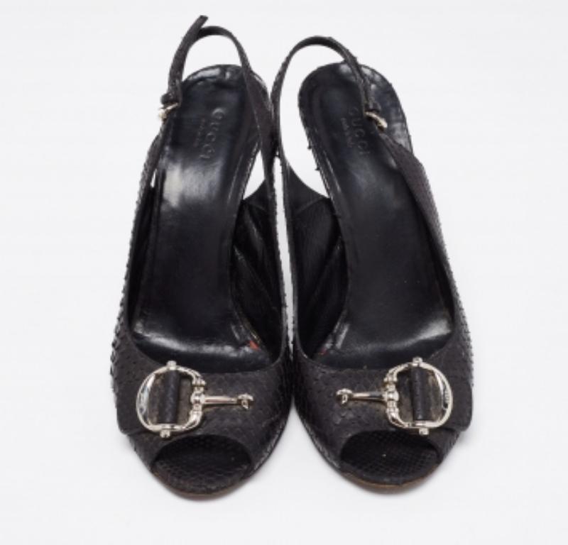 Gucci Schwarz Python Leder Icon Bit Peep-Toe Slingback Sandalen Größe 39.5 im Zustand „Gut“ im Angebot in Dubai, Al Qouz 2